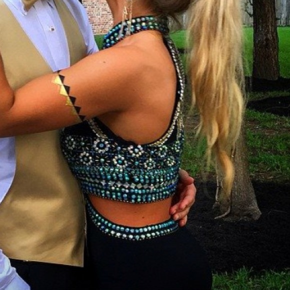 Cut out black and sequin prom dress - Picture 4 of 4